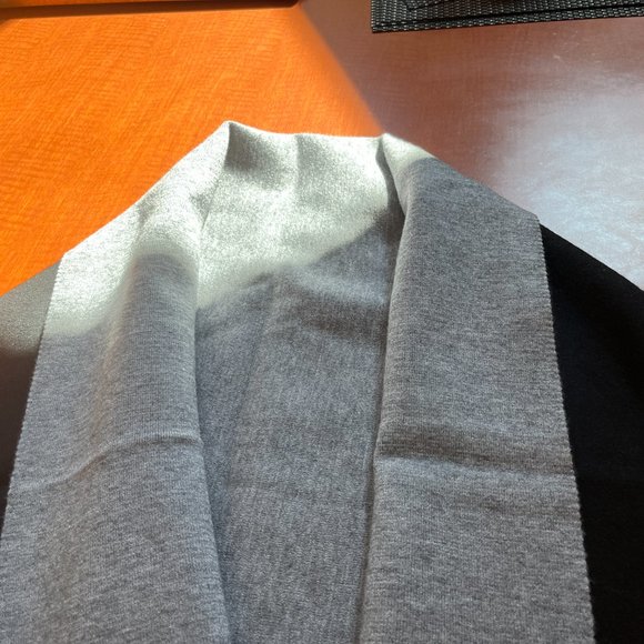 WOMEN'S PONCHO BATWING SLEEVE PONCHO SHAWL FRINGED CAPE BLACK AND GRAY - MINT!!! - Picture 4 of 14